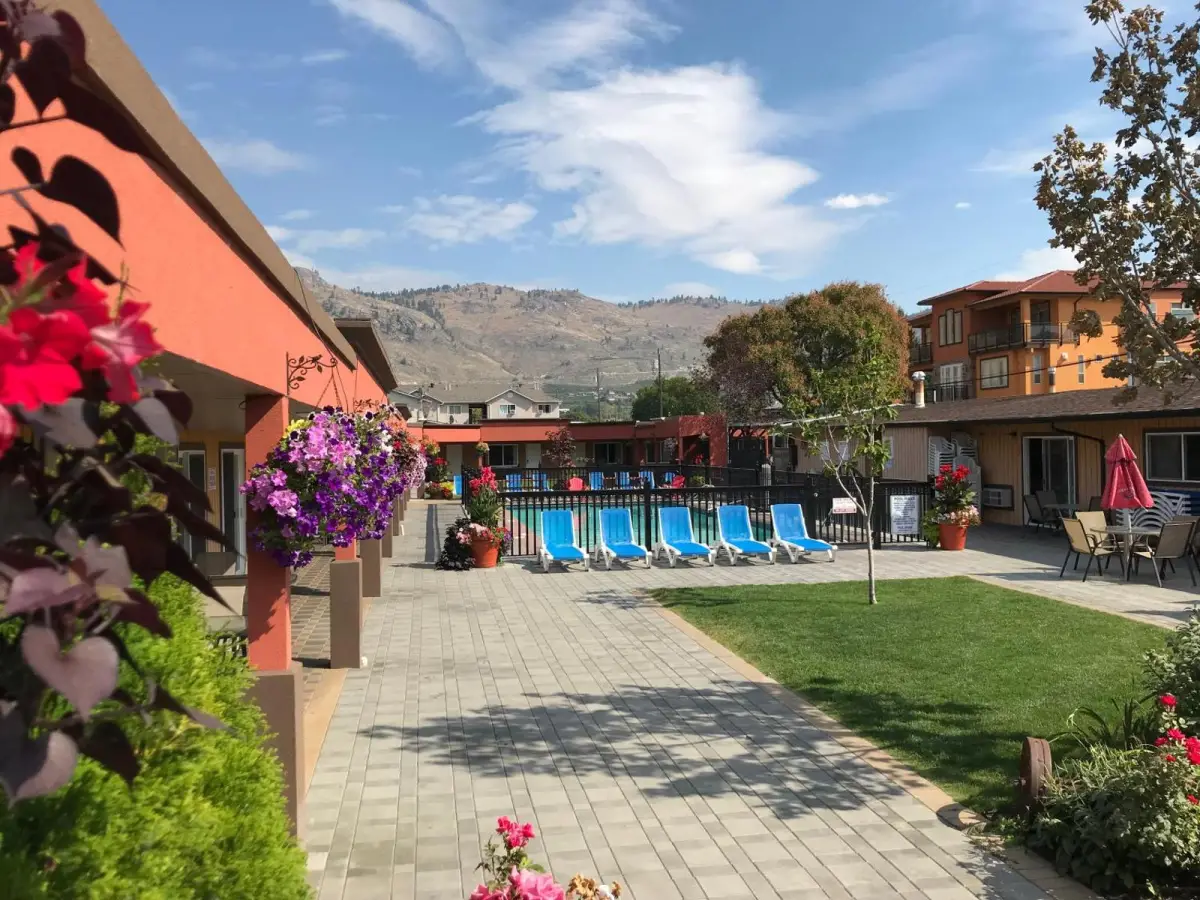 Sahara Courtyard Inn Osoyoos 4