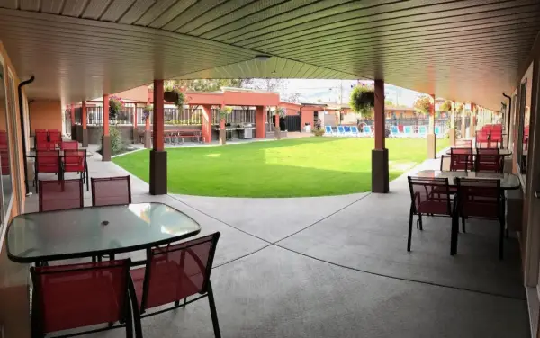 Sahara Courtyard Inn Osoyoos 10