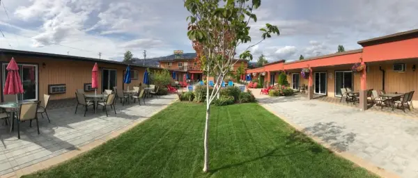 Sahara Courtyard Inn Osoyoos 6