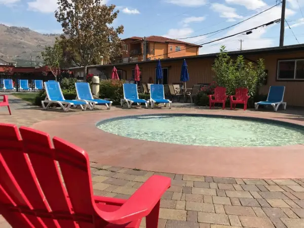 Sahara Courtyard Inn Osoyoos 9